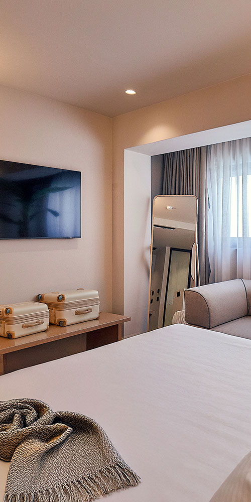 Enorme Epavli Boutique