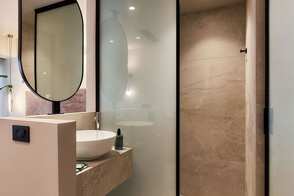 Enorme Epavli Boutique