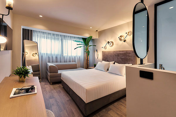 Enorme Epavli Boutique