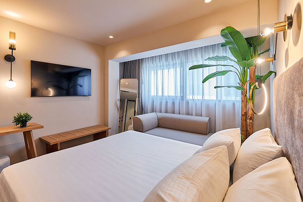 Enorme Epavli Boutique